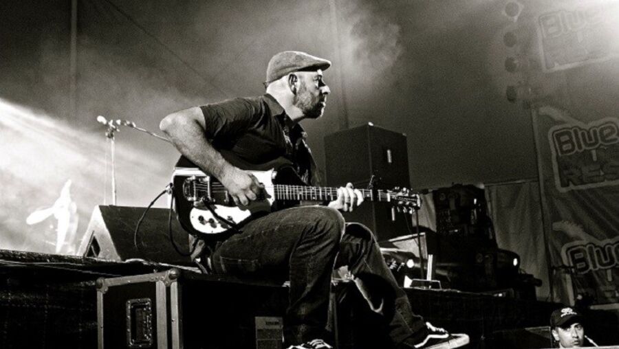 Frankie Chavez, durante a sua atuação nas "Festas da Praia" de 2014, que se realizam na ilha Terceira, Açores
