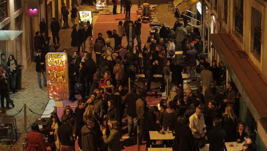 The Pink Street in Cais do Sodré is always in party mood